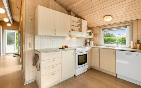 Robertha - 800M to the Fjord: Træ, Gulvbelægning, Indretning, Etage, Loft, Køkken, Køkken Apparat, Countertop, Hjem, Større Bandage