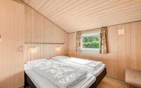 Robertha - 800M to the Fjord: Træ, Hjem, Bejdse, Hårdttræ, Soveværelse, Planke, Design, Seng, Bjælkehytte