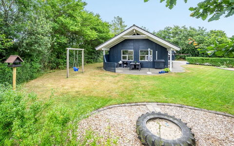 Herlugh - 1Km to the Fjord: Hus, Tag, Sommerhus, Hjem, Lawn, Have, Estate, Garden Bygninger, Landscaping, Stuehus