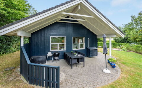 Herlugh - 1Km to the Fjord: Sommerhus, Tag, Hjem, Sidespor, Estate, Skygge, Garden Bygninger, Gård, Veranda, Hårdttræ