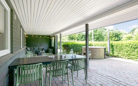 Knag - 800M to the Fjord: Møbel, Indretning, Gulvbelægning, Træ, Etage, Loft, Trægulve, Stol, Bord, Belysning