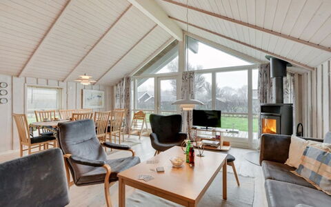 Clarina - 800M to the Fjord: Træ, Loft, Indretning, Hjem, Møbel, Sommerhus, Stue, Værelse, Stol, Hårdttræ
