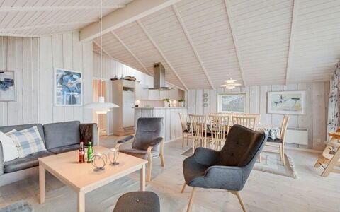 Clarina - 800M to the Fjord: Indretning, Træ, Gulvbelægning, Loft, Etage, Møbel, Hjem, Værelse, Trægulve, Stue