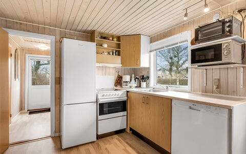 Hoghni - 850M to the Fjord: Træ, Gulvbelægning, Køkken, Større Bandage, Køkken Apparat, Countertop, Indretning, Etage, Loft, Cabinetry