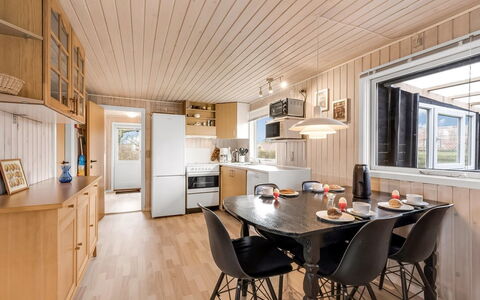 Hoghni - 850M to the Fjord: Træ, Hårdttræ, Bejdse, Loft, Køkken, Trægulve, Countertop, Køkken & Spisebord, Planke