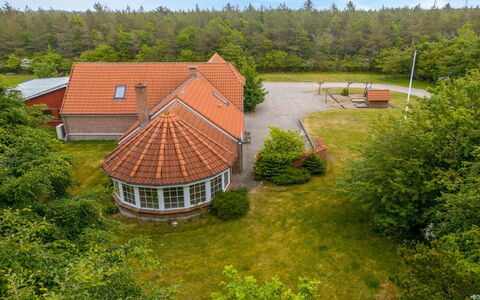 Wilmar - 1Km to the Fjord: Møbel, Indretning, Gulvbelægning, Træ, Etage, Loft, Trægulve, Stol, Bord, Belysning
