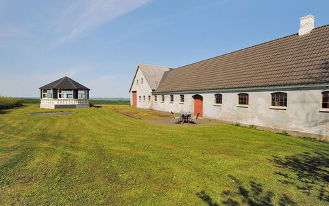 Alois - 1Km to the Fjord: Tag, Hus, Hjem, Sommerhus, Dør, Sidespor, Dæk, Veranda, Planke, Hårdttræ