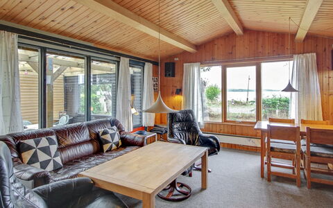 Graa: Tag, Hus, Land Lot, Hjem, Sommerhus, Estate, Garden Bygninger, Skygge, Bjælkehytte, Landscaping