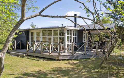 Olof - 100M from the Sea: Tag, Hjem, Dør, Sommerhus, Skygge, Sidespor, Gård, Estate, Backyard