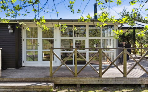 Olof - 100M from the Sea: Tag, Hjem, Dør, Sommerhus, Skygge, Sidespor, Gård, Estate, Backyard