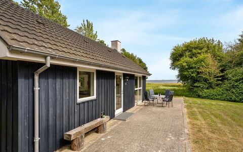Ødger - 150M to the Fjord: Boligområde, Tag, Forstad, Indkørsel, Estate, Skorsten