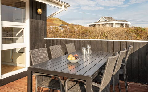 Hroswitha - 100M from the Sea: Tag, Hjem, Dør, Sommerhus, Skygge, Sidespor, Gård, Estate, Backyard