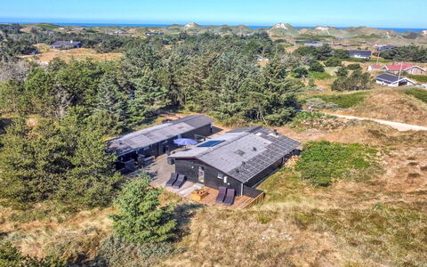 Druscilla - 650M from the Sea: Træ, Hjem, Veranda, Dæk, Hårdttræ, Tag, Bejdse, Trægulve, Eco Hotel