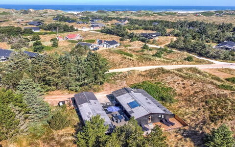 Druscilla - 650M from the Sea: Træ, Hjem, Veranda, Dæk, Hårdttræ, Tag, Bejdse, Trægulve, Eco Hotel
