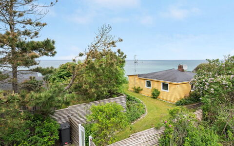 Orwik - 30M from the Sea: Møbel, Indretning, Gulvbelægning, Træ, Etage, Loft, Trægulve, Stol, Bord, Belysning