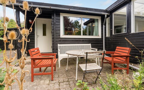 Meeno - 200M from the Sea: Møbel, Indretning, Stol, Gulvbelægning, Bord, Udvej, Etage, Loft, Værelse, Eco Hotel