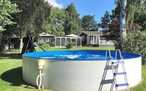 Jeip - 400M to the Fjord: Blå, Kompositmateriale, Svømmepøl, Fritid, Have, Skygge, Backyard, Landscaping, Lawn, Gård