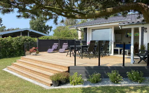 Eddy - 50M from the Sea: Tag, Hus, Land Lot, Hjem, Sommerhus, Estate, Garden Bygninger, Skygge, Bjælkehytte, Landscaping