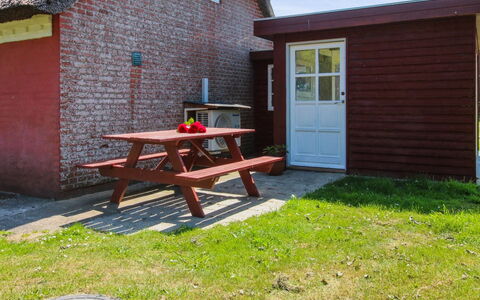 Saarah - 25Km from the Sea: Tag, Hus, Hjem, Sommerhus, Dør, Sidespor, Dæk, Veranda, Planke, Hårdttræ