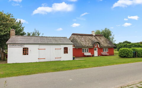 Saarah - 25Km from the Sea: Tag, Hus, Hjem, Sommerhus, Dør, Sidespor, Dæk, Veranda, Planke, Hårdttræ