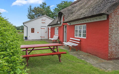 Saarah - 25Km from the Sea: Tag, Hus, Hjem, Sommerhus, Dør, Sidespor, Dæk, Veranda, Planke, Hårdttræ
