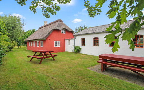 Saarah - 25Km from the Sea: Tag, Hus, Hjem, Sommerhus, Dør, Sidespor, Dæk, Veranda, Planke, Hårdttræ