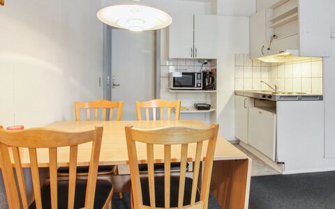 Valli - 22Km from the Sea: Vegetationen, Busk, Forår, Sommerhus, Have, Skygge, Backyard, Gård, Stol