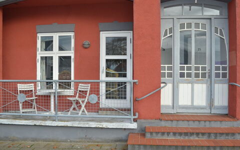 Esja - 22Km from the Sea: Dør, Kompositmateriale, Glas, Jern, Home Dør, Metal, Skydevindue, Dagslys, Maling