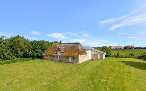 Thorarin - 25Km from the Sea: Tag, Hus, Land Lot, Hjem, Sommerhus, Estate, Garden Bygninger, Skygge, Bjælkehytte, Landscaping