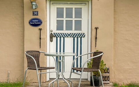Thorarin - 25Km from the Sea: Tag, Hus, Land Lot, Hjem, Sommerhus, Estate, Garden Bygninger, Skygge, Bjælkehytte, Landscaping
