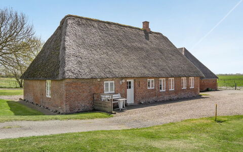 Inda - 10Km from the Sea: Græs, Hus, Tag, Hjem, Sommerhus, Busk, Land Lot, Landdistrikt, Stuehus, Bunddække