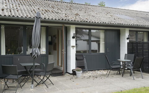 Skarthi - 20Km from the Sea: Blå, Busk, Sommerhus, Bunddække, Have, Estate, Skygge, Landscaping, Stuehus, Eco Hotel