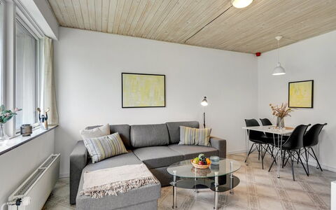 Skarthi - 20Km from the Sea: Blå, Busk, Sommerhus, Bunddække, Have, Estate, Skygge, Landscaping, Stuehus, Eco Hotel