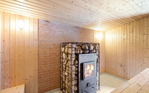 Arne - 20Km from the Sea: Blå, Busk, Sommerhus, Bunddække, Have, Estate, Skygge, Landscaping, Stuehus, Eco Hotel