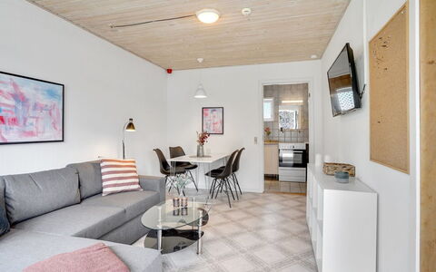 Arne - 20Km from the Sea: Blå, Busk, Sommerhus, Bunddække, Have, Estate, Skygge, Landscaping, Stuehus, Eco Hotel