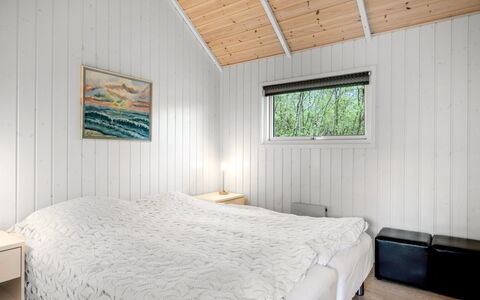Ketilbiorn - 1.2Km to the Fjord: Træ, Soveværelse, Seng, Gulvbelægning, Loft, Sengetøj, Etage, Sengetøj, Indretning, Bed Frame