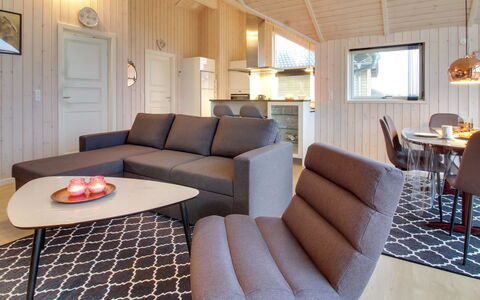 Gertrude - 1.1Km to the Fjord: Træ, Gulvbelægning, Indretning, Etage, Møbel, Couch, Loft, Værelse, Stue, Hjem