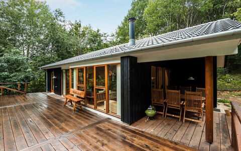 Nelie - 40Km from the Sea: Svømmepøl, Udendørs Møbler, Møbel, Udvej, Flise, Eco Hotel, Skygge, Stol, Fritid, Estate