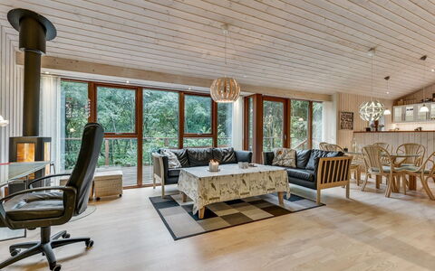 Nelie - 40Km from the Sea: Svømmepøl, Udendørs Møbler, Møbel, Udvej, Flise, Eco Hotel, Skygge, Stol, Fritid, Estate