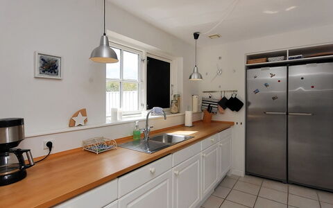 Alita - 1.2Km from the Sea: Køkken, Countertop, Gulvbelægning, Indretning, Køkken Apparat, Træ, Cabinetry, Møbel, Etage, Værelse