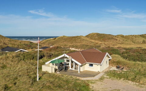 Matias - 150M from the Sea: Boligområde, Tag, Forstad, Indkørsel, Estate, Skorsten