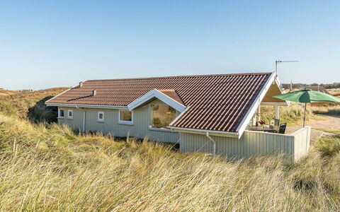 Matias - 150M from the Sea: Boligområde, Tag, Forstad, Indkørsel, Estate, Skorsten