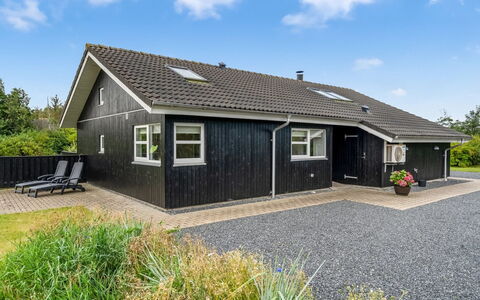 Asel - 4Km from the Sea: Blå, Busk, Sommerhus, Bunddække, Have, Estate, Skygge, Landscaping, Stuehus, Eco Hotel