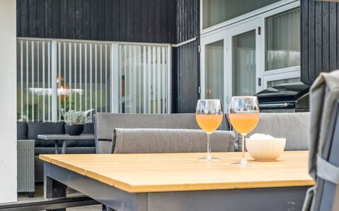 Asel - 4Km from the Sea: Blå, Busk, Sommerhus, Bunddække, Have, Estate, Skygge, Landscaping, Stuehus, Eco Hotel