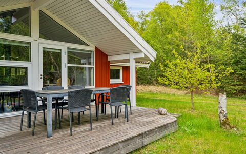 Niglæs - 700M from the Sea: Svømmepøl, Udendørs Møbler, Møbel, Udvej, Flise, Eco Hotel, Skygge, Stol, Fritid, Estate