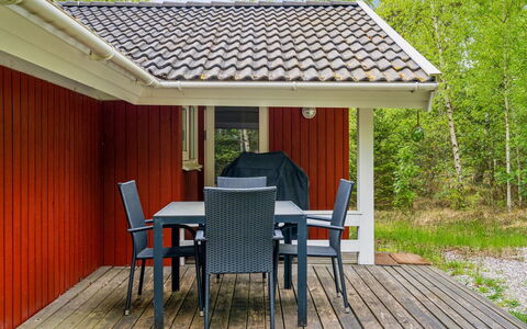 Niglæs - 700M from the Sea: Svømmepøl, Udendørs Møbler, Møbel, Udvej, Flise, Eco Hotel, Skygge, Stol, Fritid, Estate