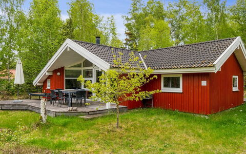 Niglæs - 700M from the Sea: Svømmepøl, Udendørs Møbler, Møbel, Udvej, Flise, Eco Hotel, Skygge, Stol, Fritid, Estate
