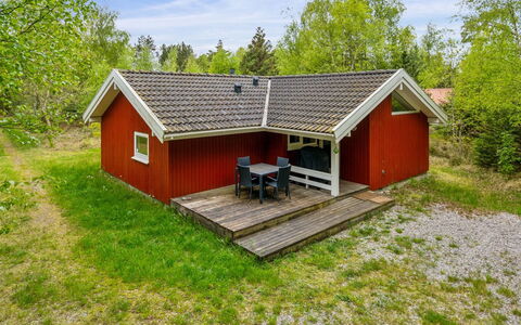 Niglæs - 700M from the Sea: Svømmepøl, Udendørs Møbler, Møbel, Udvej, Flise, Eco Hotel, Skygge, Stol, Fritid, Estate
