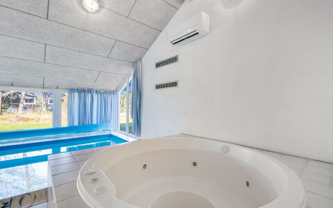 Luciane - 2.5Km from the Sea: Gulvbelægning, Loft, Etage, Indretning, Kompositmateriale, Svømmepøl, Udvej, Hotel, Design, Flise