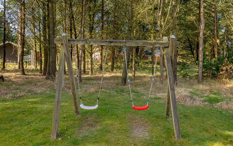 Luciane - 2.5Km from the Sea: Træ, Svinge, Legepladsudstyr, Legeplads, Skygge, Woodland, Have, Parkere, Jord, Lawn
